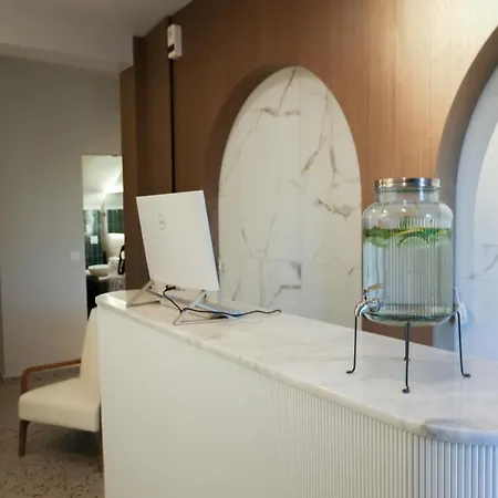 Uphill Unique Boutique Hotel 5*