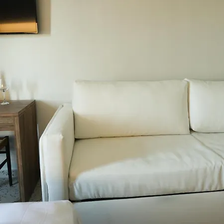 Uphill Unique Boutique スキアトスタウン