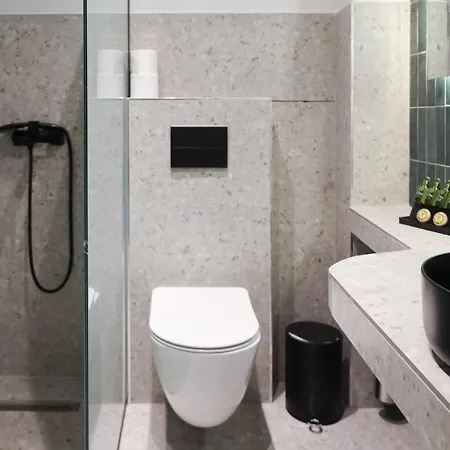 Uphill Unique Boutique スキアトスタウン