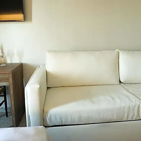 Uphill Unique Boutique Σκιάθος Πόλη