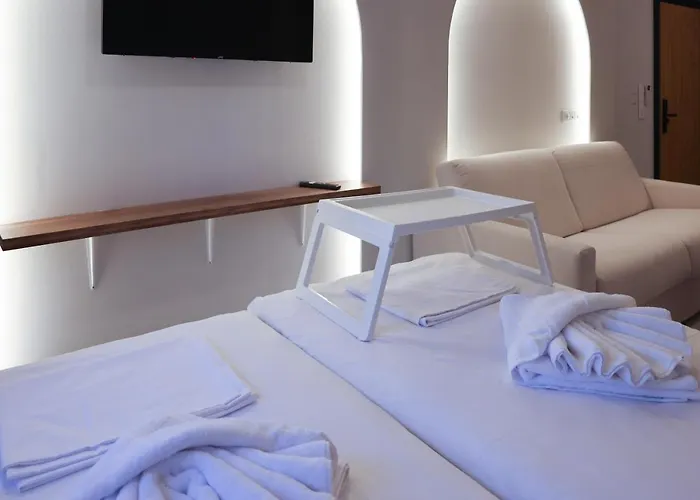 Uphill Unique Boutique Skiathos-stad