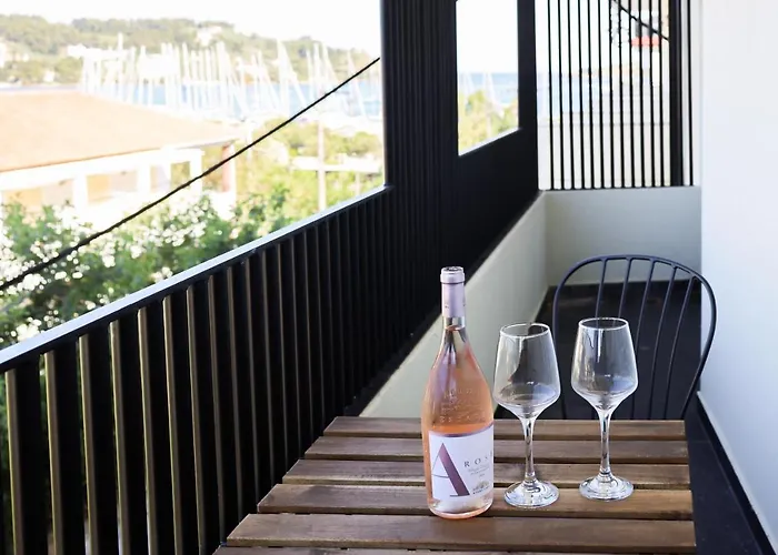 Uphill Unique Boutique Skiathos Town